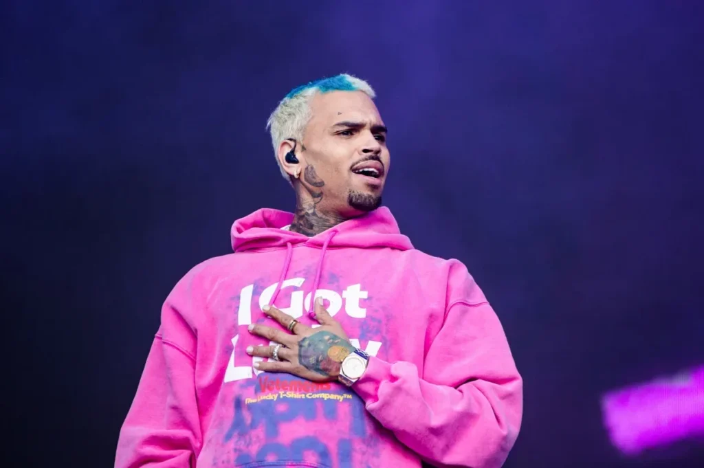 chris brown a fost dat