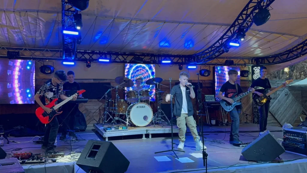 În Arad rockul nu moare niciodată: Next Page, The Young Blood și Second Hand în concert la Terasa Flex din incinta Ștrandului Neptun