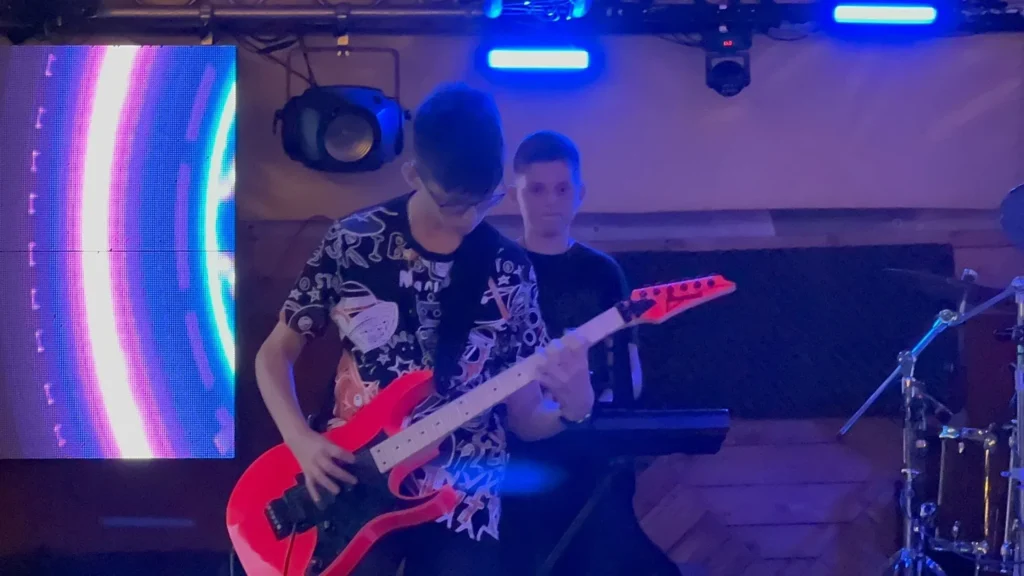 În Arad rockul nu moare niciodată: Next Page, The Young Blood și Second Hand în concert la Terasa Flex din incinta Ștrandului Neptun