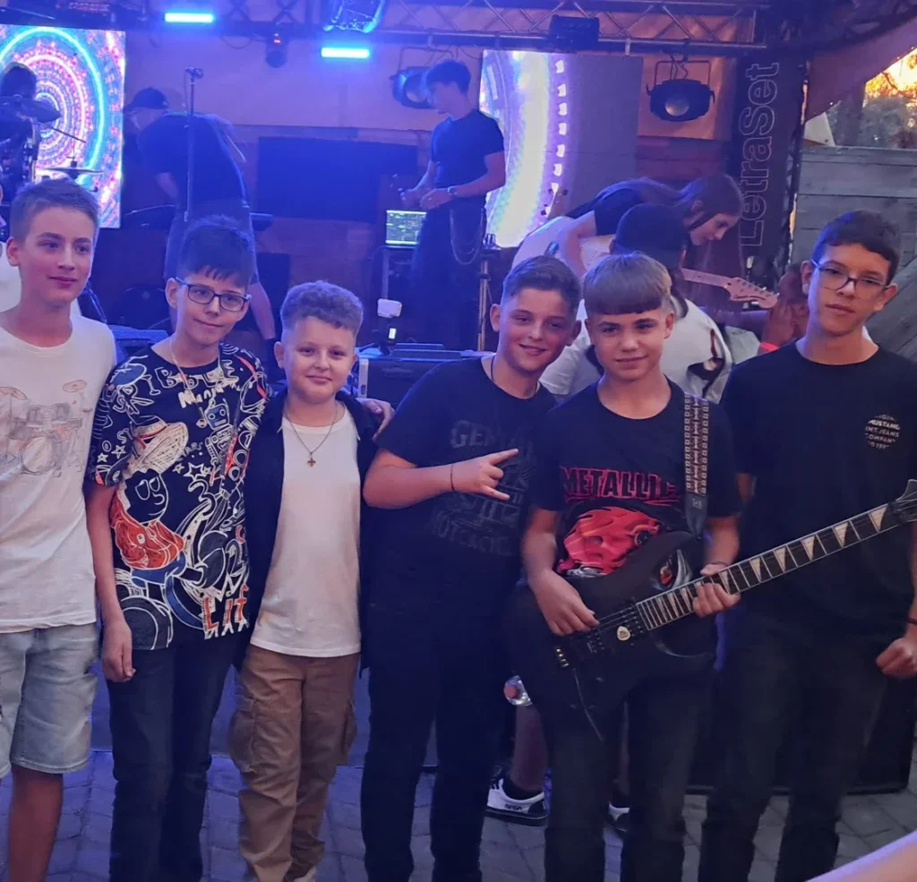 În Arad rockul nu moare niciodată: Next Page, The Young Blood și Second Hand în concert la Terasa Flex din incinta Ștrandului Neptun