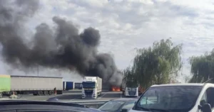 un tir a luat foc