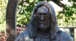Aproape de voi | adi bărar, fondatorul trupei cargo, are acum o statuie în timișoara 11 statuie adi barar timisoara