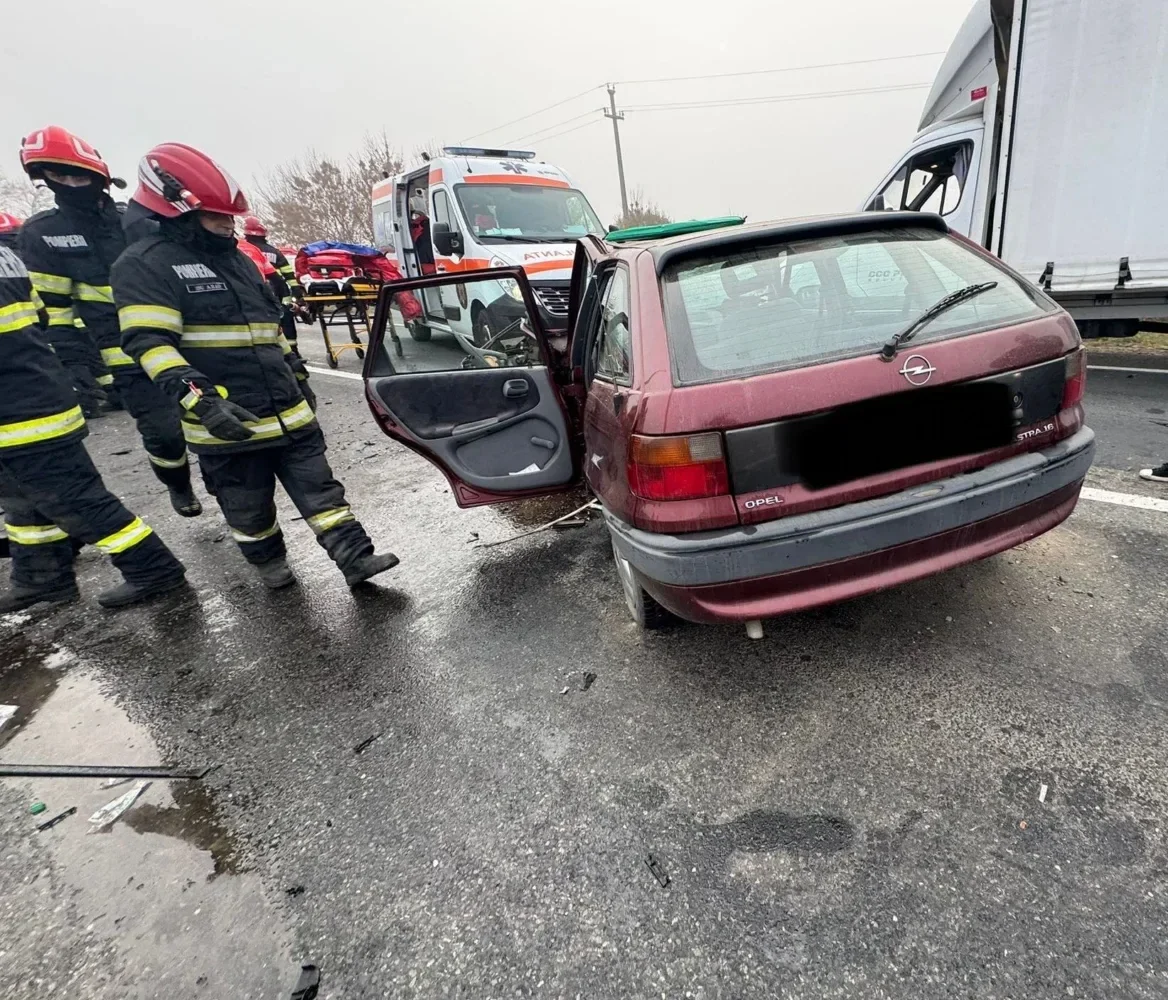 două femei și un bărbat