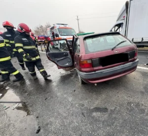 două femei și un bărbat