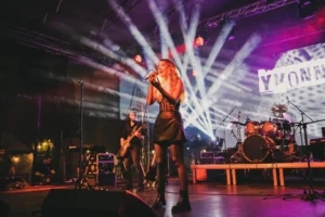 noua stea pop yvonne își