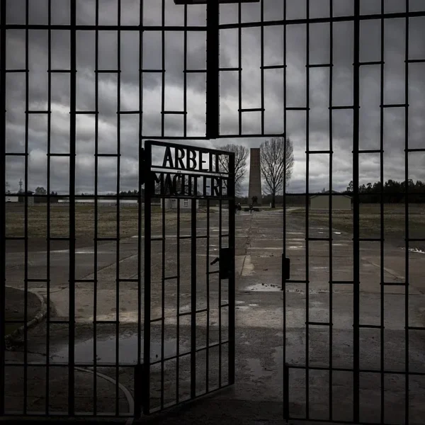 entrance of sachsenhausen concentration camp