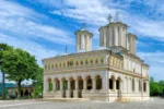 Centenarul patriarhiei ortodoxe române − o moștenire vie, o credință neclintită marcată de proclamarea canonizării a 16 sfinți din secolul xx 14 catedrala patriarhala