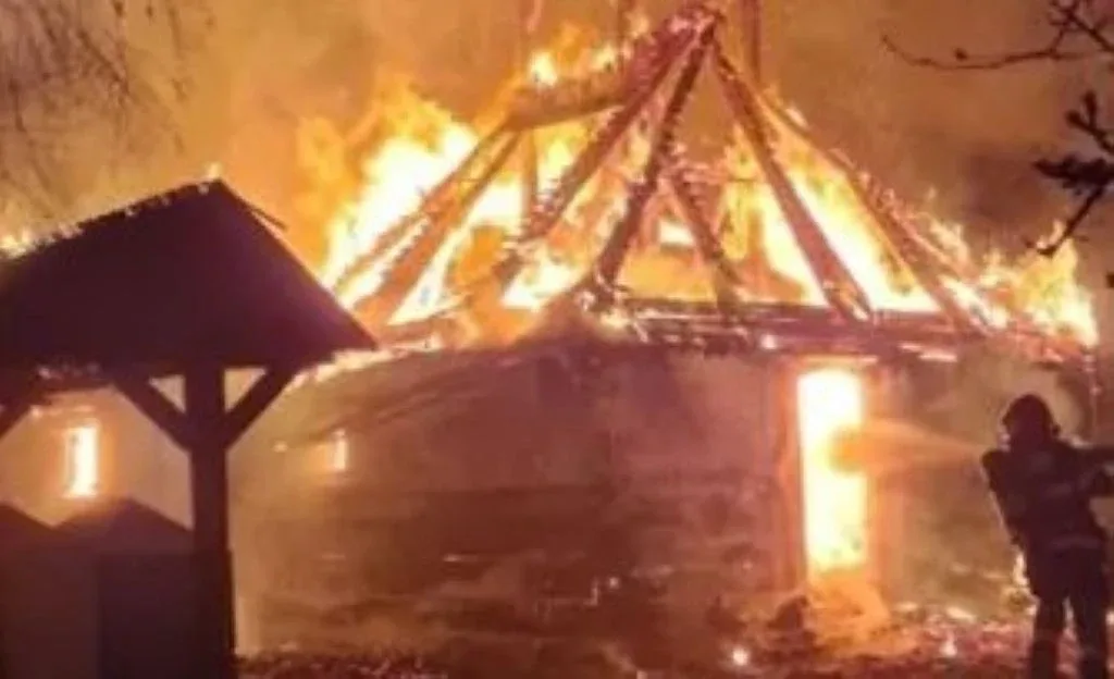 incendiu biserica muzeul satului
