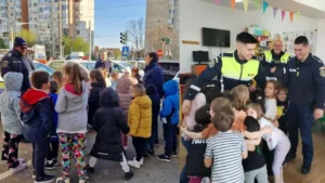 elevi la poliție
