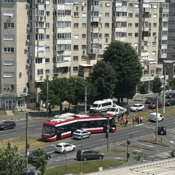 accident tramvai masina vlaicu.jpeg4
