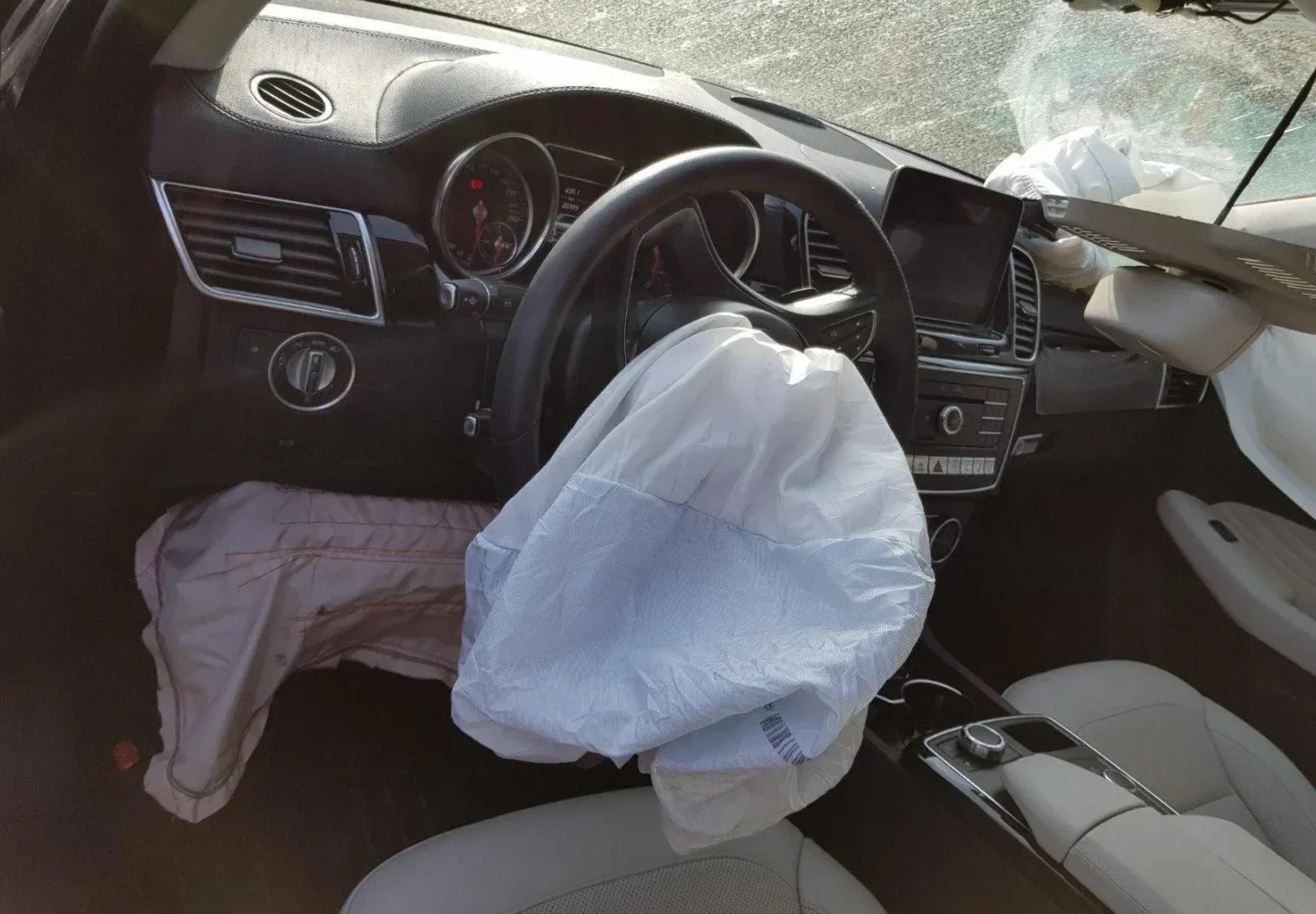 zeci de mărci auto