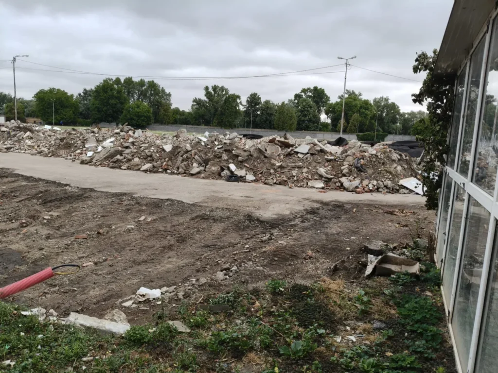Anmap este obligată să publice lista actualizată a tuturor operatorilor economici autorizați pentru activități de gestionare a deșeurilor 4 deseuri contructii stadion gloria2