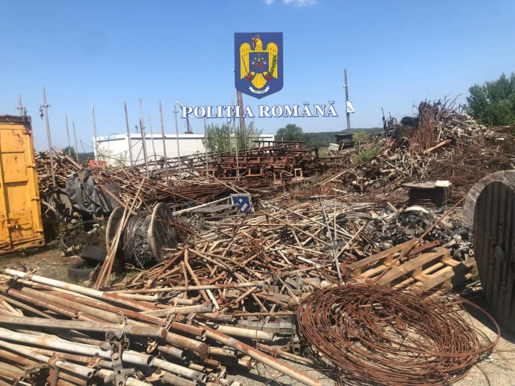 Polițiștii de la „arme” au descoperit un adevărat depozit de deșeuri periculoase în curtea unei societăți din vărădia de mureș 4 whatsapp image 2025 08 19 at 10.10.49 1