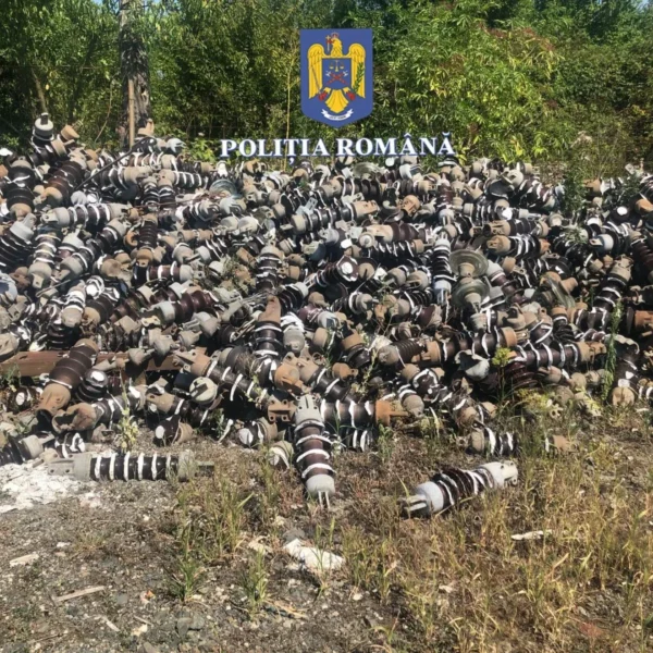 Polițiștii de la „arme” au descoperit un adevărat depozit de deșeuri periculoase în curtea unei societăți din vărădia de mureș 3 whatsapp image 2025 08 19 at 10.10.49
