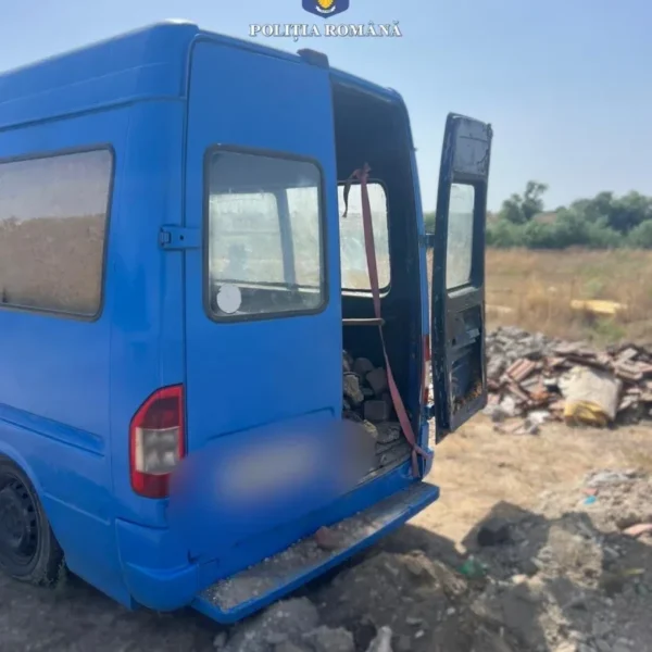 Arad | prins în flagrant, în timp ce arunca moloz în zona fostei balastiere din micălaca | bărbatul a fost sancționat drastic de polițiști 2 whatsapp image 2025 08 30 at 13.20.24