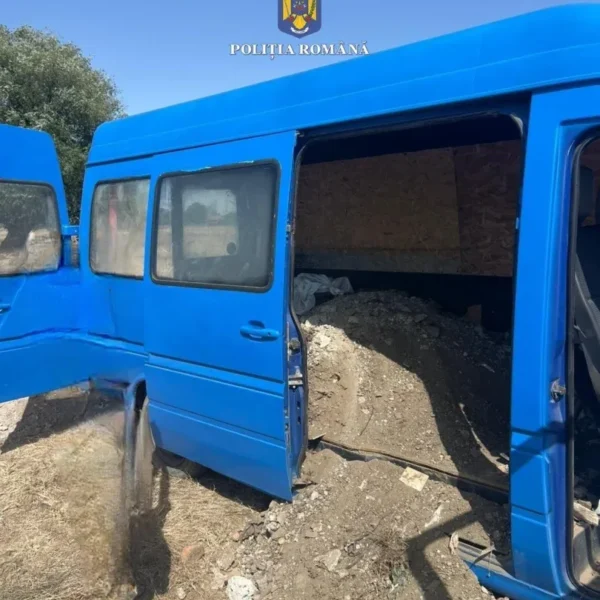 Arad | prins în flagrant, în timp ce arunca moloz în zona fostei balastiere din micălaca | bărbatul a fost sancționat drastic de polițiști 5 whatsapp image 2025 08 30 at 13.20.25 1