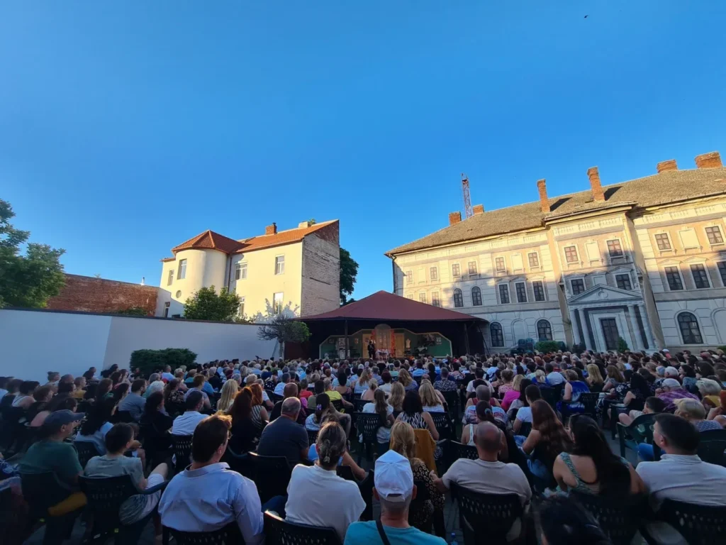 teatrul de vara