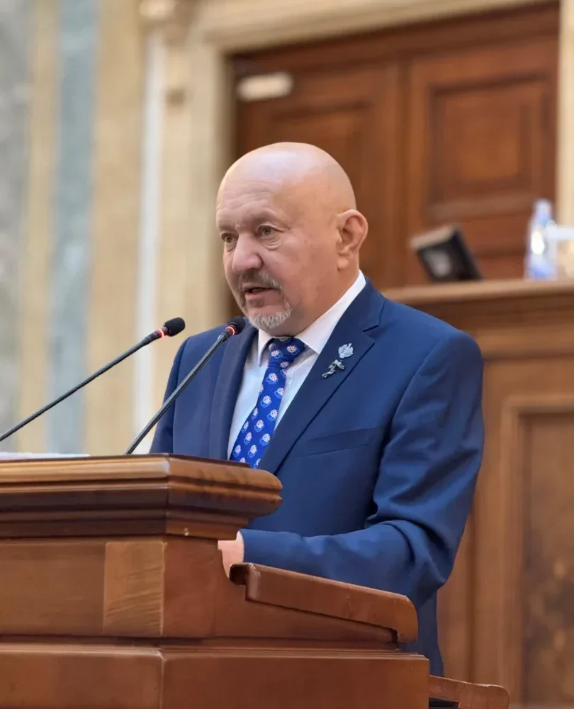 senatorul aur teofil parasca trage