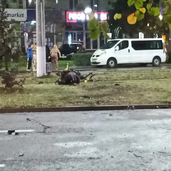 Accident nocturn lângă gara cfr | o mașină a intrat într-un copac și s-a făcut „fier vechi” | cele două victime au scăpat relativ ușor 6 accident gara 4