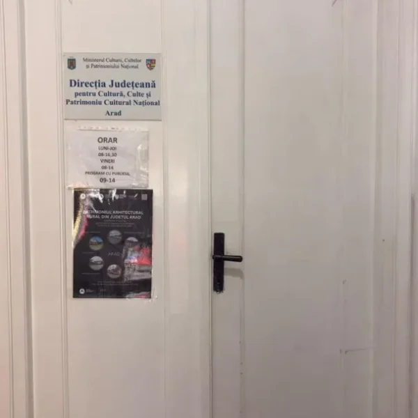 Direcția pentru cultură, culte și patrimoniu cultural național a județului arad ne arată fundul... Și nici măcar nu-i fundul ei, nici vina, nici meritul, nici sediul! 8 directia pentru cultura arad 5