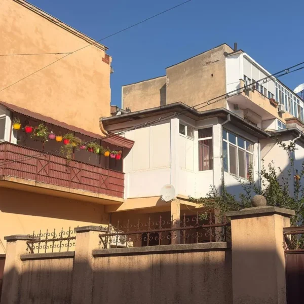 Direcția pentru cultură, culte și patrimoniu cultural național a județului arad ne arată fundul... Și nici măcar nu-i fundul ei, nici vina, nici meritul, nici sediul! 4 directia pentru cultura arad 9