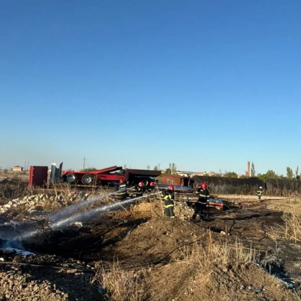 Incendiu la utilaje de construcții, la intrare în localitatea vladimirescu dinspre arad | din cauza degajărilor mari de fum a fost transmis un mesaj ro-alert 2 incendiu vladimirescu1