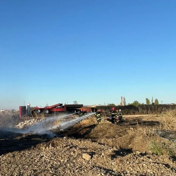 Incendiu la utilaje de construcții, la intrare în localitatea vladimirescu dinspre arad | din cauza degajărilor mari de fum a fost transmis un mesaj ro-alert 3 incendiu vladimirescu2
