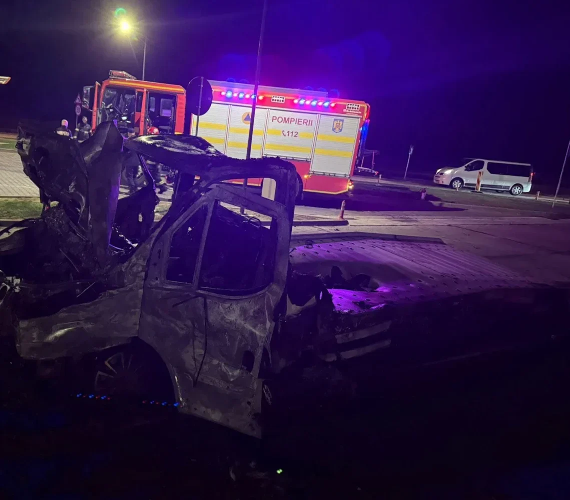 o camionetă care transporta trei