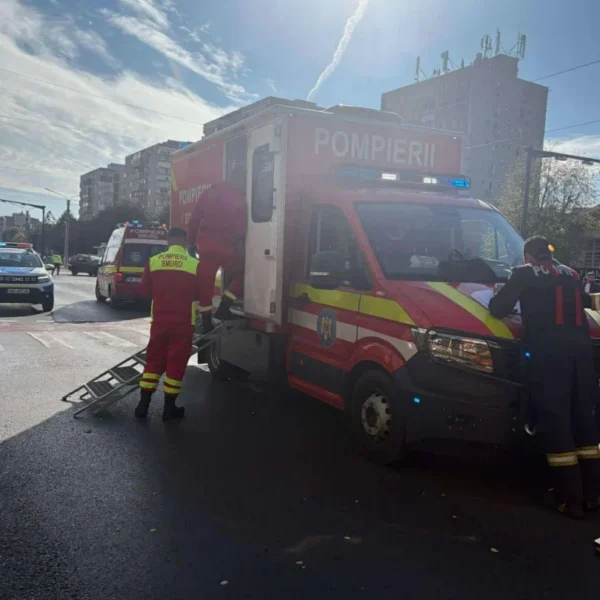 Actualizare | două tramvaie s-au ciocnit la „lebăda”, după ce unul a plecat singur din depou | 7 victime, printre care și un minor, au fost transportate la spital 2 accident tramvaie lebăda