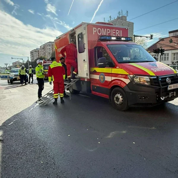 Actualizare | două tramvaie s-au ciocnit la „lebăda”, după ce unul a plecat singur din depou | 7 victime, printre care și un minor, au fost transportate la spital 5 566487654 1257449532817231 4786034146295983569 n