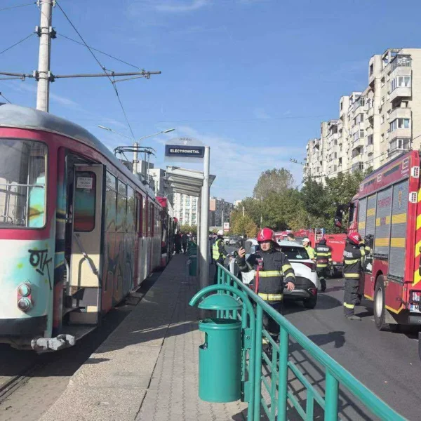 Actualizare | două tramvaie s-au ciocnit la „lebăda”, după ce unul a plecat singur din depou | 7 victime, printre care și un minor, au fost transportate la spital 11 accident tramvaie lebada9