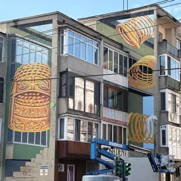 Irlo - faimosul artist mural cu lucrări apreciate pe tot mapamondul - fixează în memoria colectivă a aradului tezaurul dacic furat din olanda printr-o lucrare pe cât de subversivă, pe atât de atrăgătoare 2 irlo coif