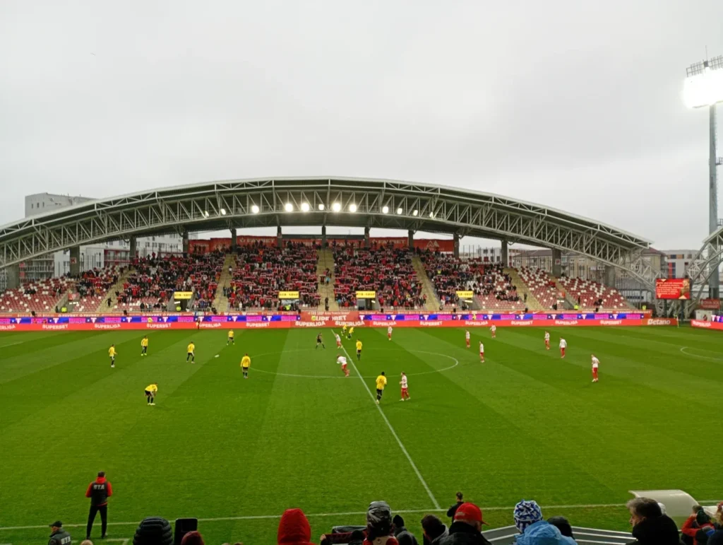 Mai buni clujenii, dar ne-a făcut var-ul | uta – universitatea cluj: 0-2 | comisia centrală a arbitrilor: „golul echipei uta arad ar fi trebuit validat” 1 uta - u. cluj