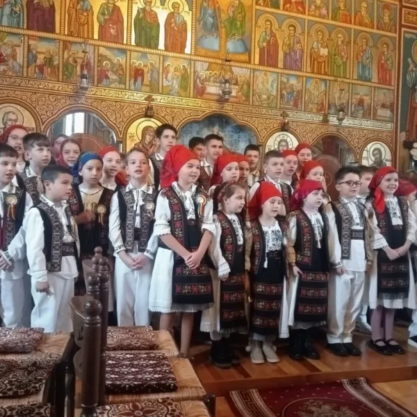 „pe ulița lerului” | festival suburban de colinde, ceai și scoverzi, la zimand cuz 5 zimand cuz 3