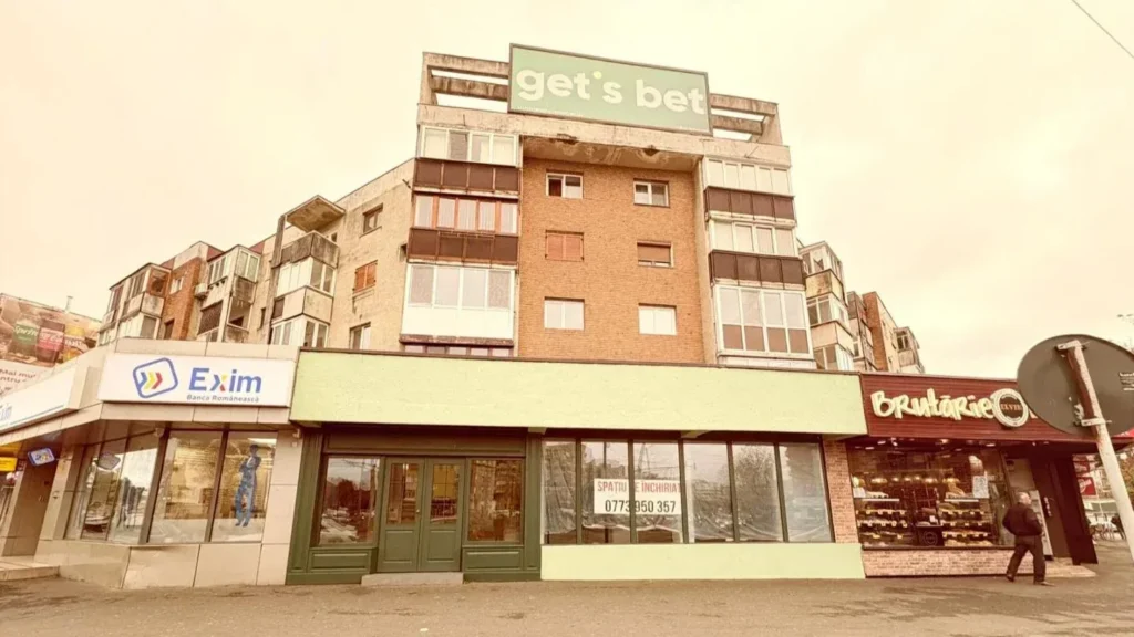 Anticariatul fake de la uta s-a închis de la sine, spațiul e de închiriat și vine la pachet cu povestea care rezumă istoria aradului de la béla orbul la bibi falimentarul 3 anticariat