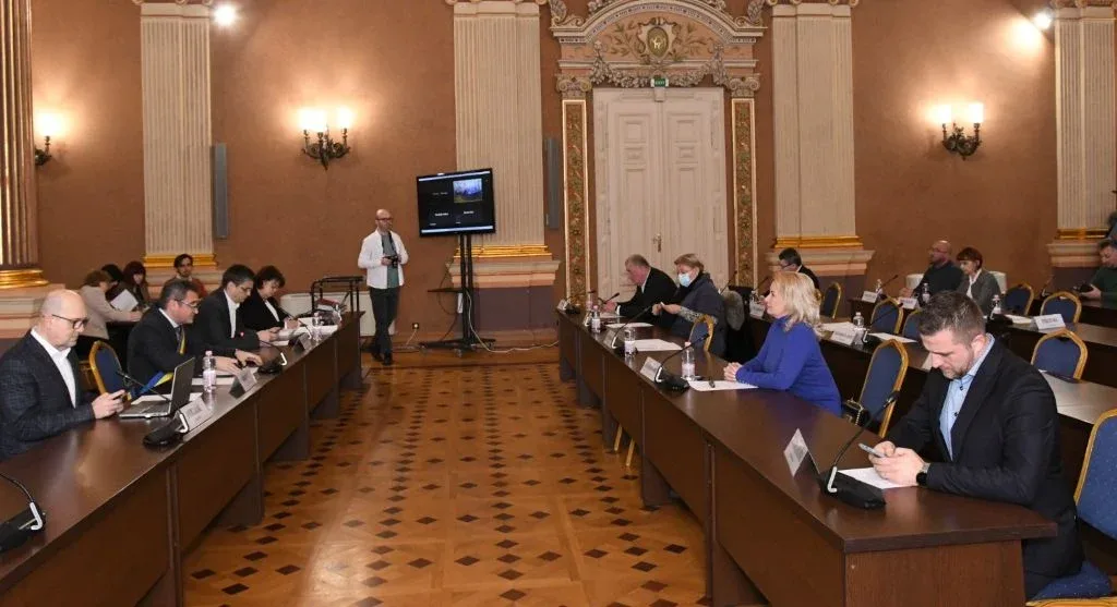 Impozitele și taxele locale pentru 2026 au fost aprobate în clm arad, cu votul consilierilor locali pnl, usr și udmr 5 clm 22 dec 2025