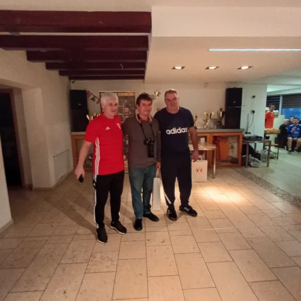 Emoții și bucuria revederii la „memorialul legendelor”, turneul de suflet organizat de „old boys uta” 6 cu bogdi cioara e1766397461663