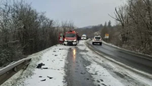 două persoane au fost transportate