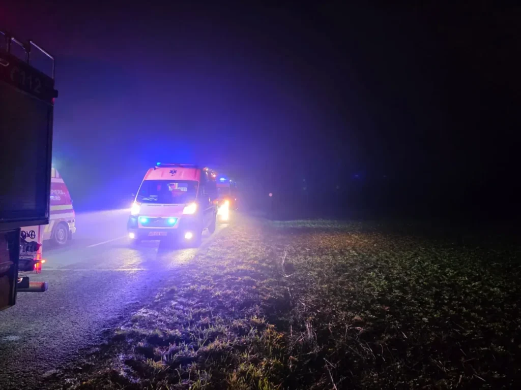 Accident la ieșirea din localitatea sânmartin spre grăniceri | trei tineri au fost transportați la spital 3 accident sanmartin2