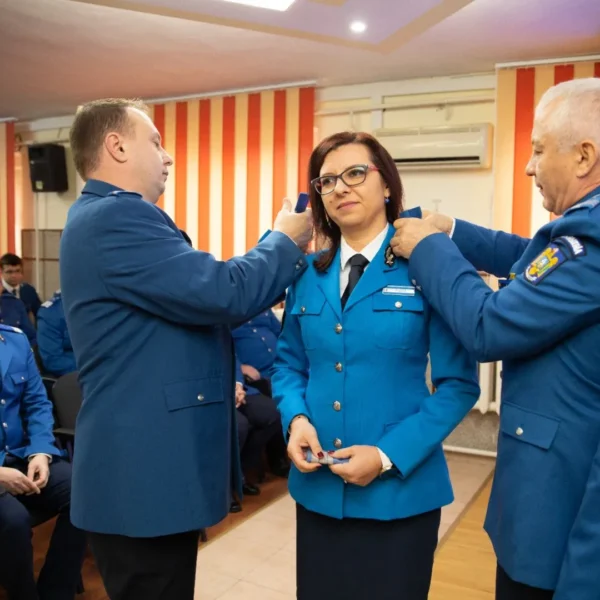 Avansări în grad la inspectoratul de jandarmi județean arad, cu ocazia zilei naționale a româniei 11 avansare in grad dec 2025 jandarmeria arad11