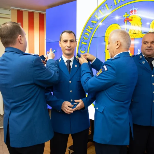 Avansări în grad la inspectoratul de jandarmi județean arad, cu ocazia zilei naționale a româniei 12 avansare in grad dec 2025 jandarmeria arad12