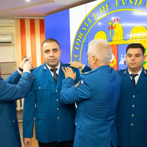 Avansări în grad la inspectoratul de jandarmi județean arad, cu ocazia zilei naționale a româniei 13 avansare in grad dec 2025 jandarmeria arad13