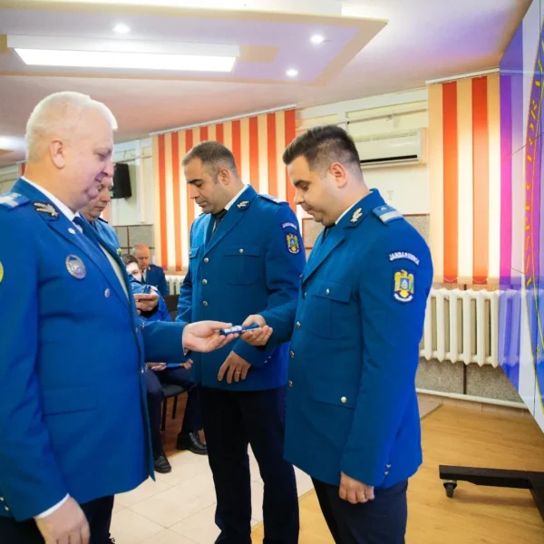 Avansări în grad la inspectoratul de jandarmi județean arad, cu ocazia zilei naționale a româniei 4 avansare in grad dec 2025 jandarmeria arad3