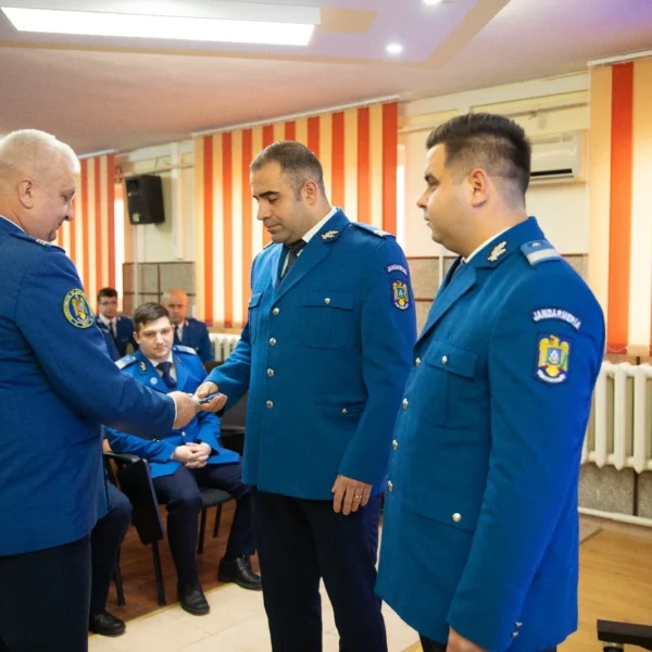 Avansări în grad la inspectoratul de jandarmi județean arad, cu ocazia zilei naționale a româniei 9 avansare in grad dec 2025 jandarmeria arad8
