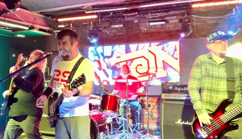 Aradul e tare la rock: chiar b-ton! 4 b ton rock