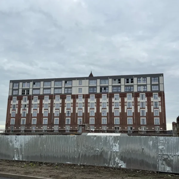 Tribunalul arad a respins acțiunea prefecturii cu privire la anularea autorizației de construcție vizând supraetajarea cu două etaje a clădirii fostului antrepozit andrényi de pe strada 6 vânători | hotărârea nu este definitivă 2 fostul antrepozit andrenyi_4 decembrie 2025