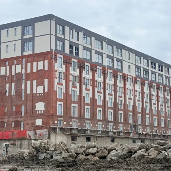 Tribunalul arad a respins acțiunea prefecturii cu privire la anularea autorizației de construcție vizând supraetajarea cu două etaje a clădirii fostului antrepozit andrényi de pe strada 6 vânători | hotărârea nu este definitivă 3 fostul antrepozit andrenyi 3