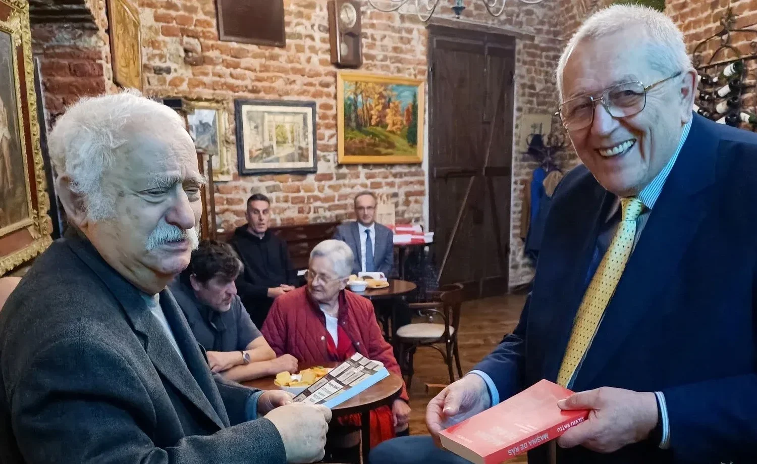 la taclale în sufragerie