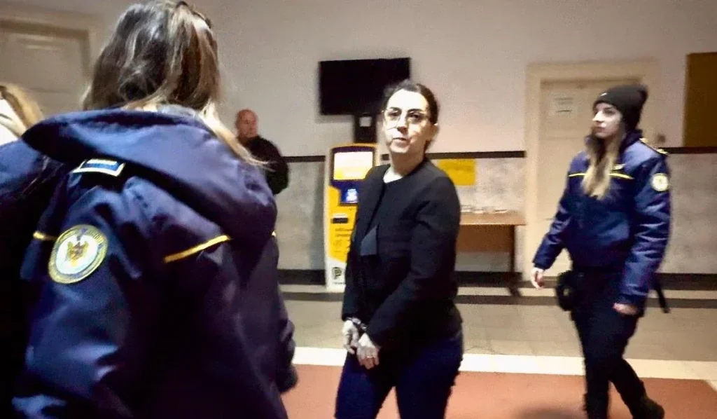 Cazul crișan | laura dronca și lind florin alexandru „frizerul”, cel care susține că a confecționat dispozitivul exploziv, se confruntă la tribunalul arad 4 laura dronca_13 ian 2026
