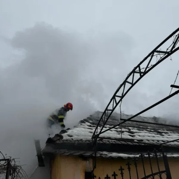Incendiu la o casă în localitatea craiva 2 incendiu craiva1